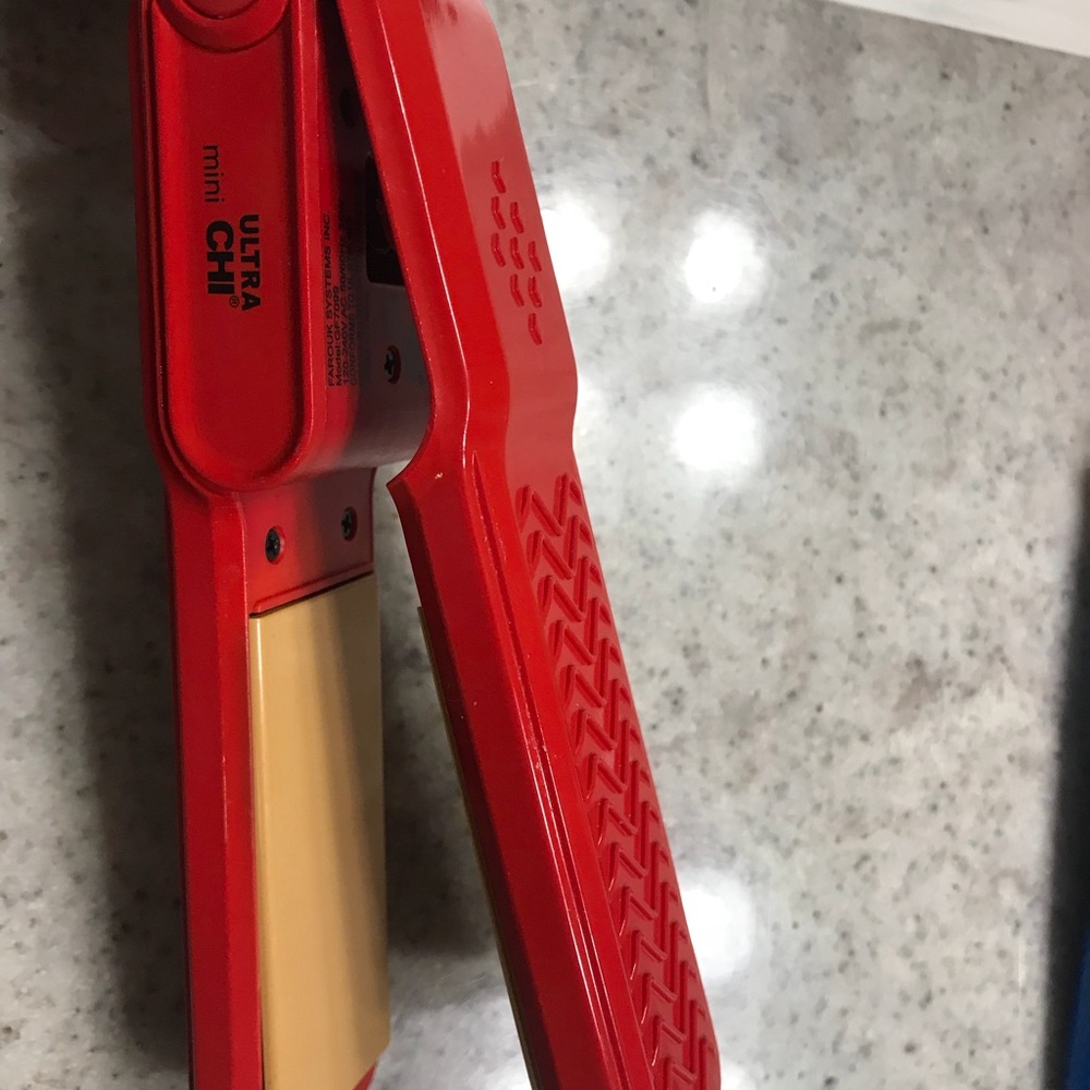 CHI travel flat iron